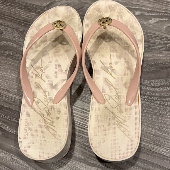 Michael Kors flip flops - Picture 2 of 2